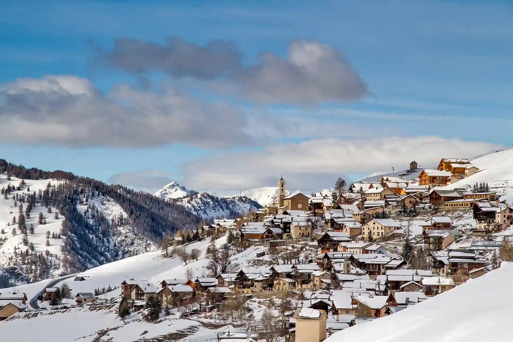 Saint Véran sous la neige dans la vallée du Queyras